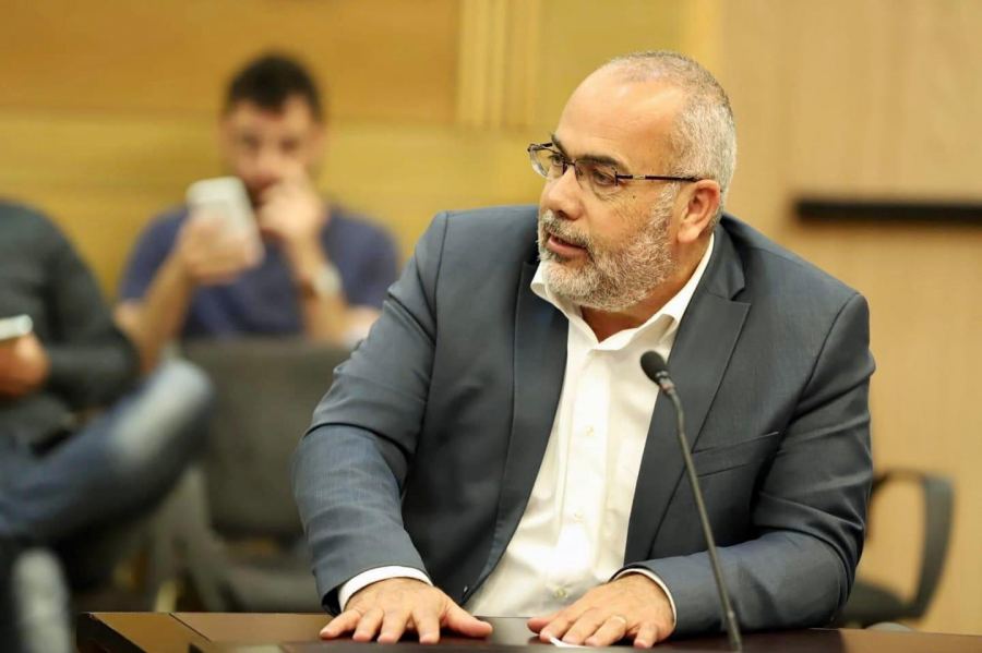 العمل على نصب إشارة ضوئية في مفرق الشيخ دنون